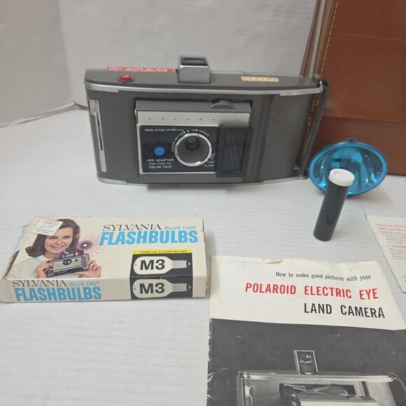 Vintage Polaroid Land Camera W Case Manual & Flashbulbs Model J66 Untested AS IS - Picture 2 of 16